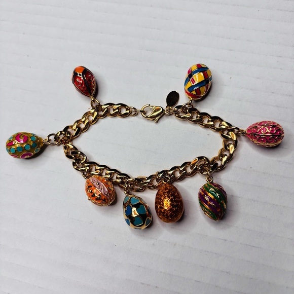 JOAN RIVERS Classics Vintage Gold-Tone Charm Bracelet - Picture 8 of 8